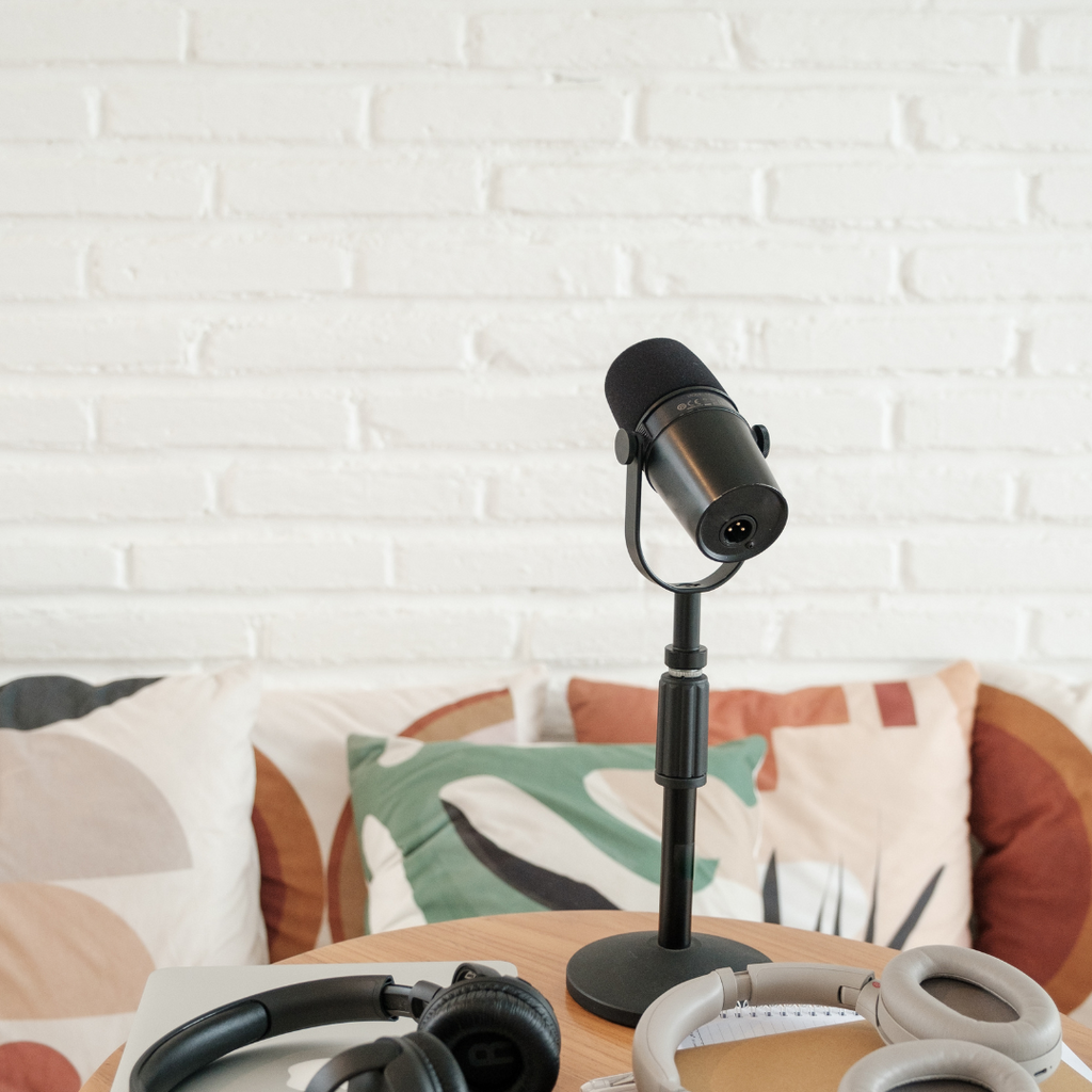 HOW TO LAUNCH YOUR PODCAST - A GUIDE FOR BEGINNERS